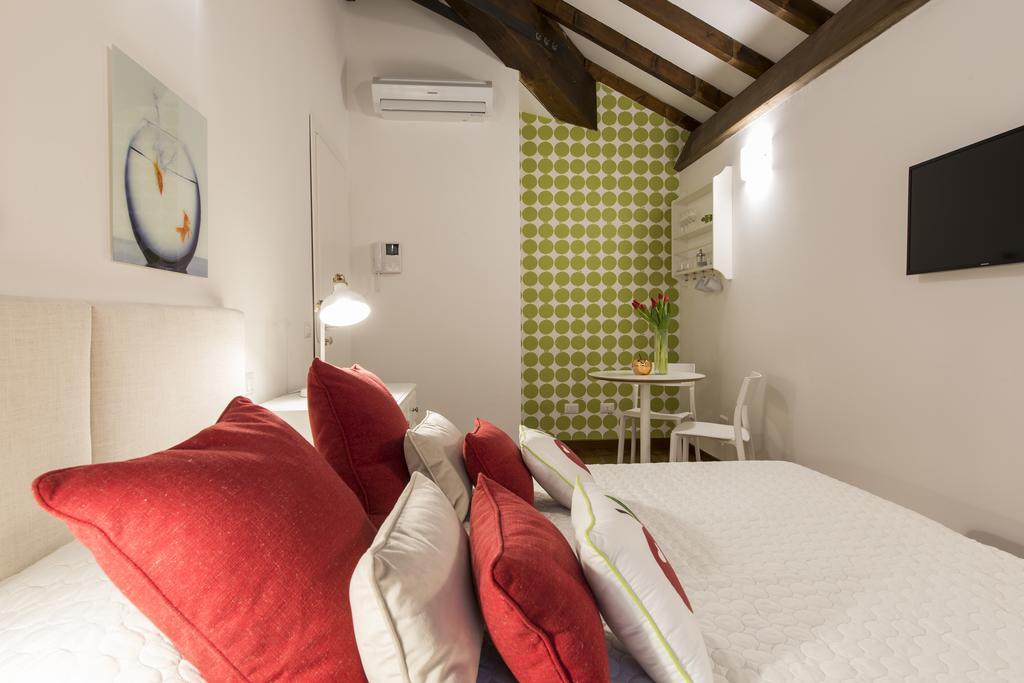 Suite Home Milano Fiera Exterior foto